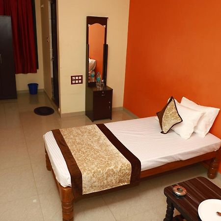 Hotel Megha Residency Haveri Esterno foto