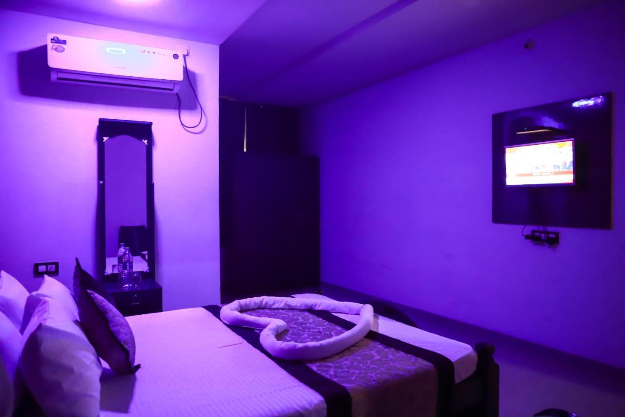 Hotel Megha Residency Haveri Esterno foto